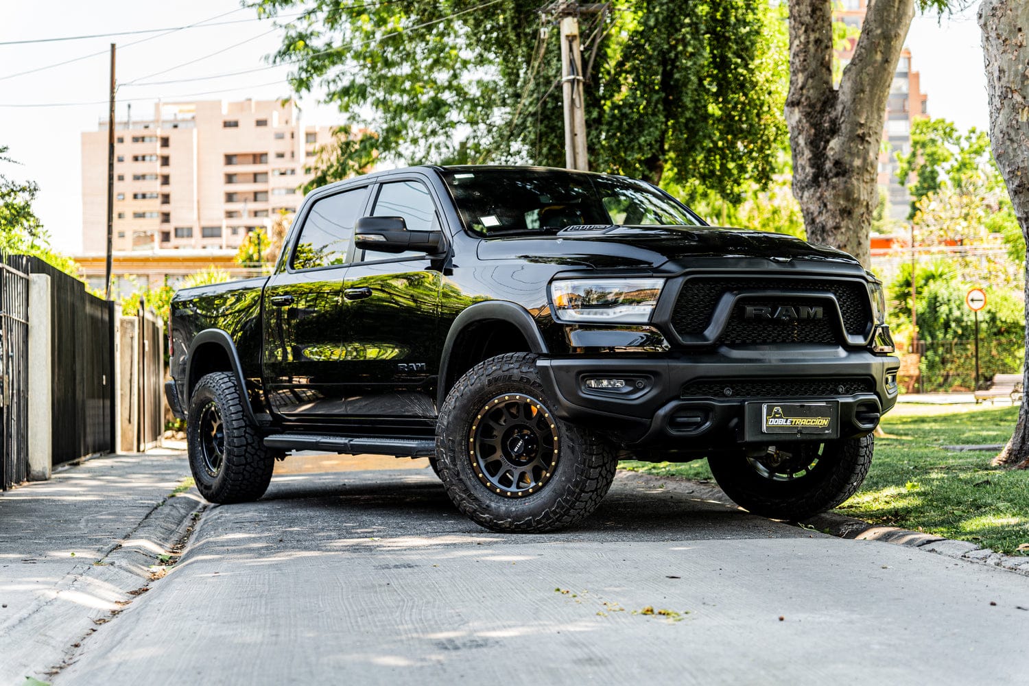 ¿Qué tamaño máximo de neumático calza en una RAM 2500?